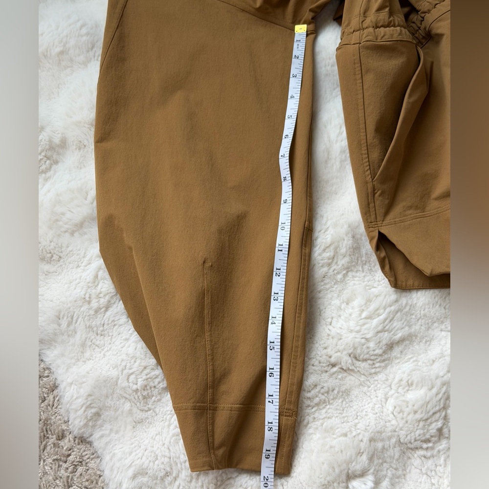 Lululemon Athletica Cinch-Waist Stretch Bold Beige Full Zip Outdoor Shirt Jacket - Picture 15 of 15